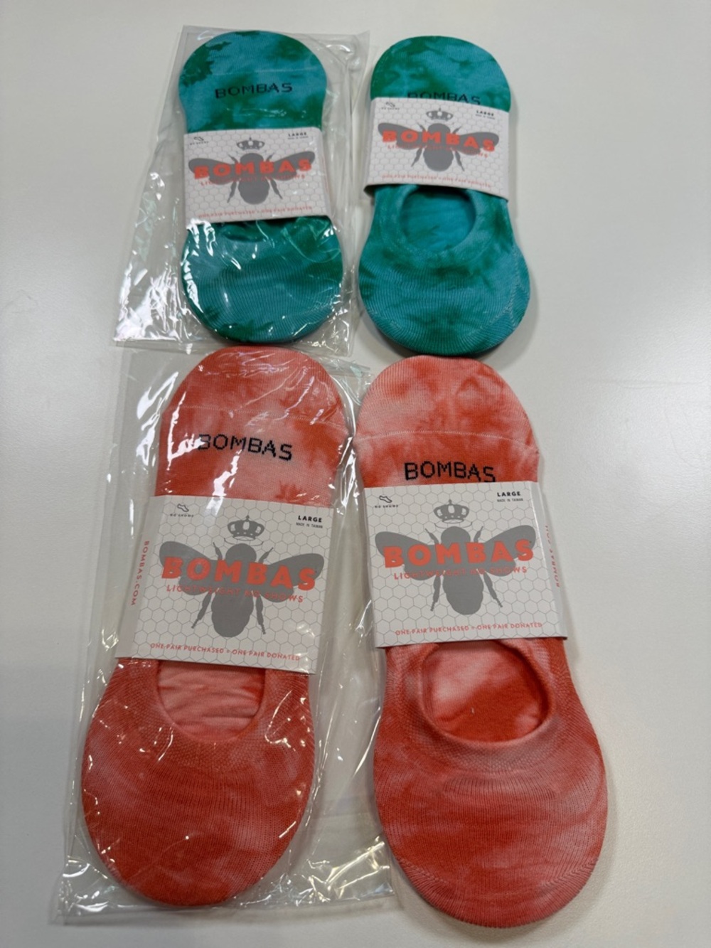 Bombas NWT Tie Dye No Show Socks 4PR Total 2PR-ORG 2PR-GRN SZ: LRG fit SZ 7-9